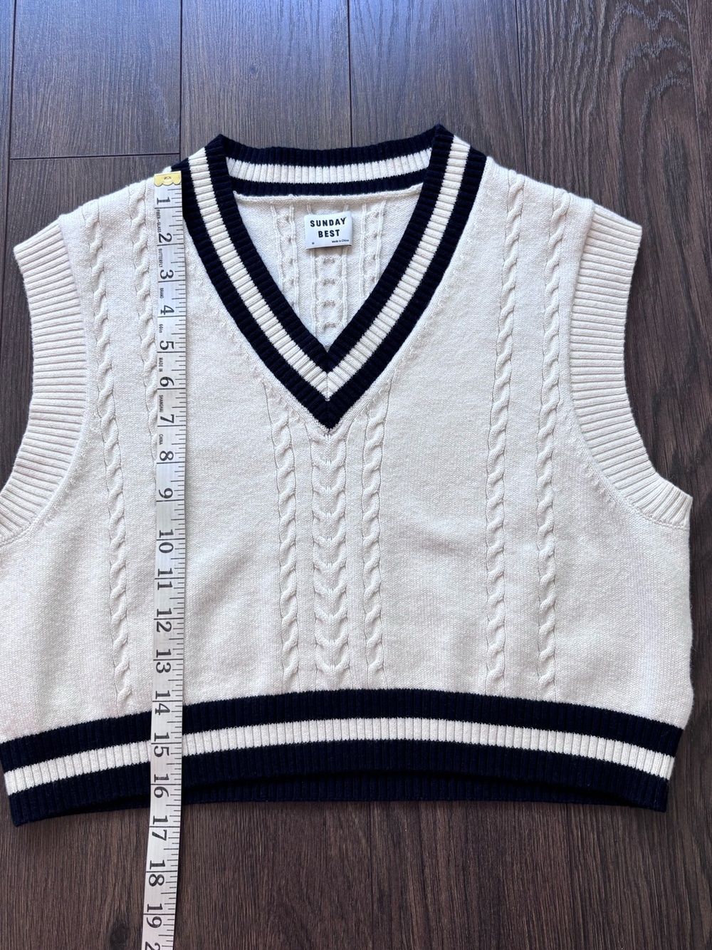 ARITZIA Sunday Best Winston Sweater Vest Cropped V-Neck Varsity Knit Medium - Picture 6 of 10